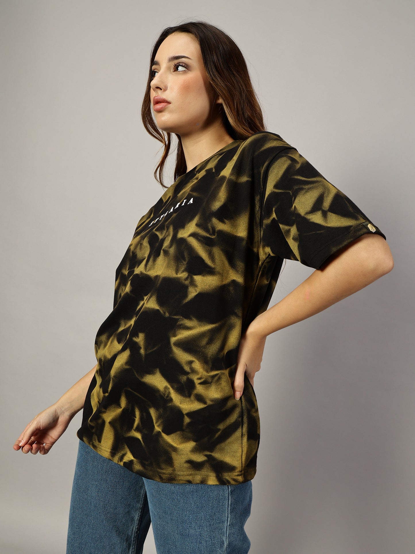 BLACK CRUSHED YELLOW TEXTURE OVERSIZED T-SHIRT - STYLARIA