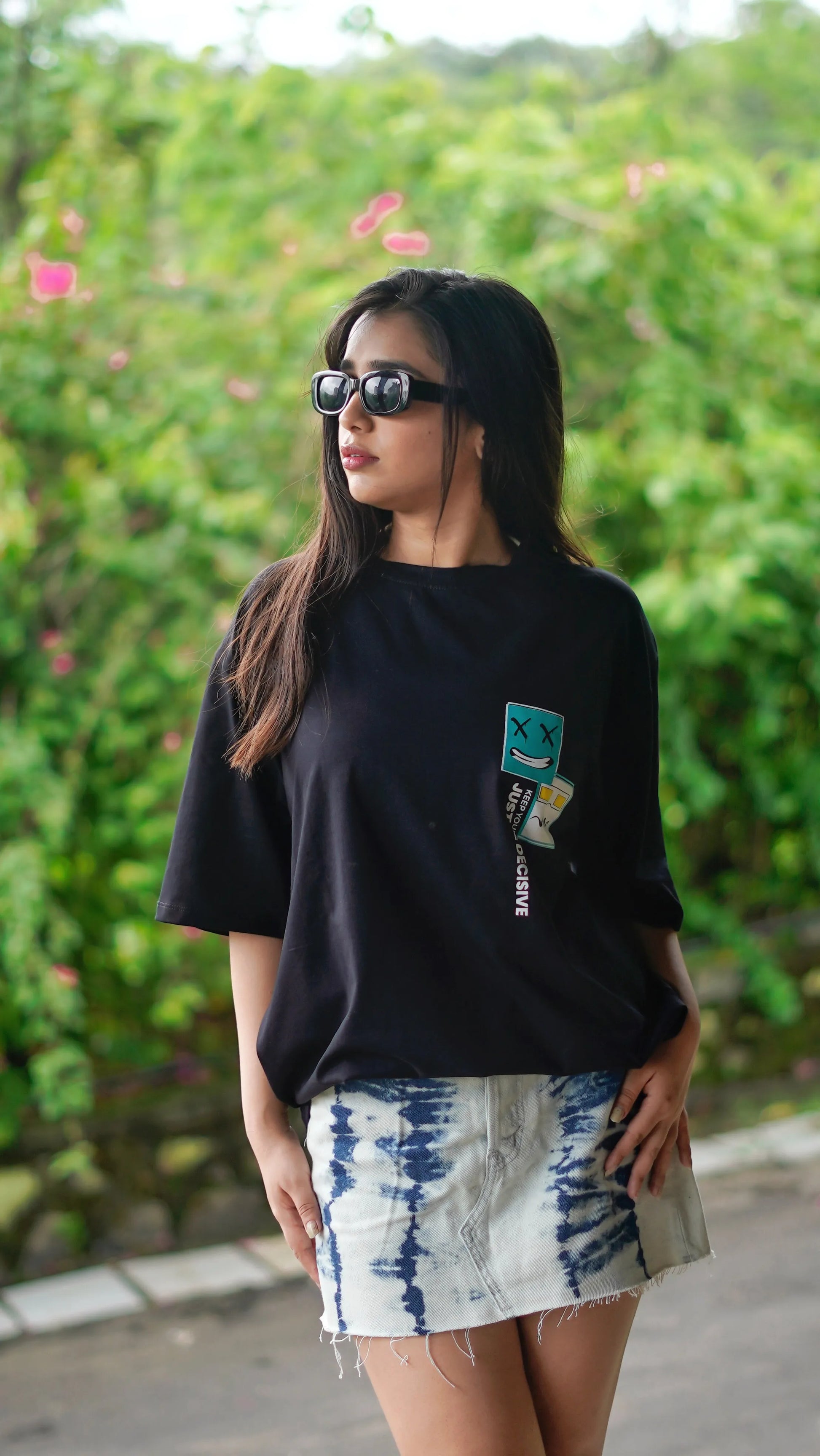 BLACK OVERSIZED GRAPHIC PRINT T-SHIRT - STYLARIA